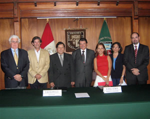Firma de convenio con Fundación Perú