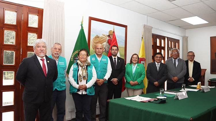 firma convenio con la Municipalidad de Barranco