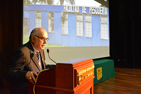Dr. Julio Gonzales Fernndez, decano de la facultad de Pesquera