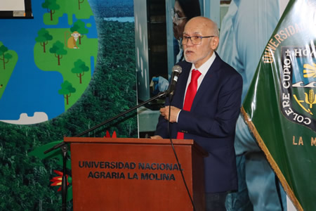 Profesor Víctor Barrena, docente de la Facultad de Ciencias Forestales