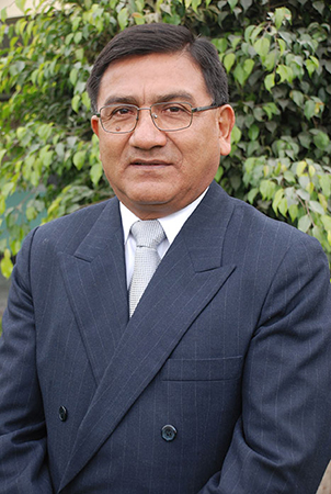 Dr. Américo Guevara