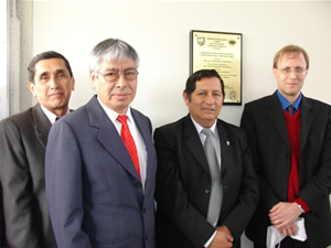 Autoridades UNALM inauguran laboratorios