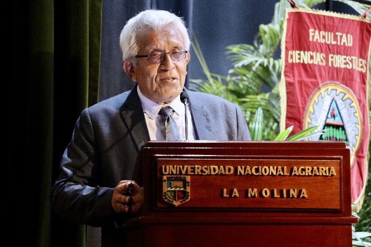 vicerrector académico, Ph.D. Héctor Gonzáles Mora