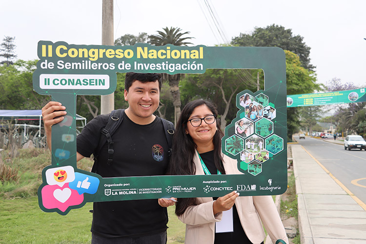 Estudiantes y docentes exponen sus investigaciones y crean redes de colaboración en el II CONASEIN