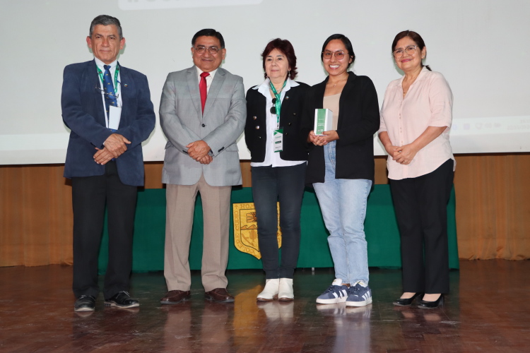 El Dr. Américo Guevara Pérez, rector de la UNALM, participó en la clausura del evento