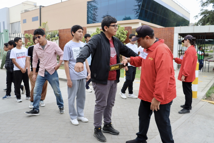 postulantes en Lima