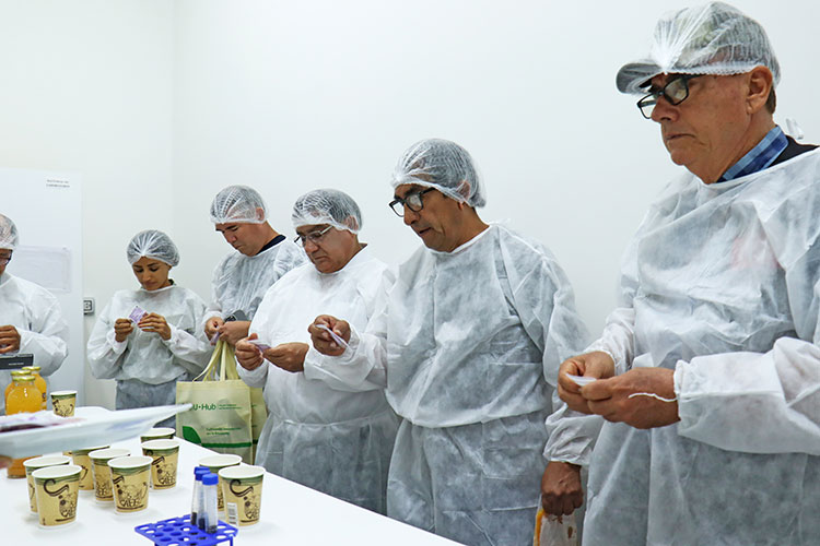 Rector UNALM y otras autoridades en una visita al CPA en Tarapoto
