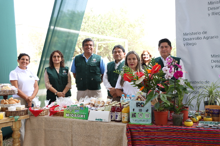 Ministro Ángel Manero en la feria MIDAGRI