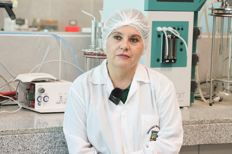 Ph.D. Gretty Villena Chávez, directora del laboratorio
