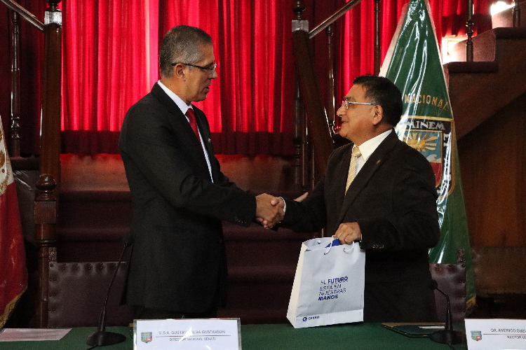 firma convenio UNALM y SENATI