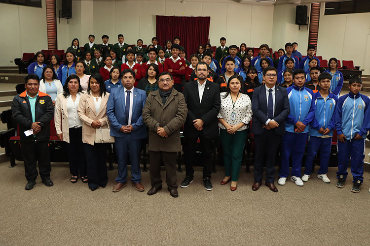 Autoridades UNALM, alcalde de Huachón y representantes de los centros poblados de Quiparacra, Lucma y Puagmaray