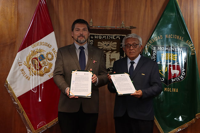 Firma de convenio entre la UNALM y la Municipalidad de San Bartolo