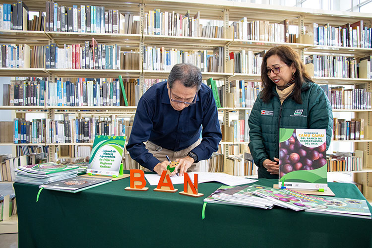 Entrega de la donación realizada por el INIA