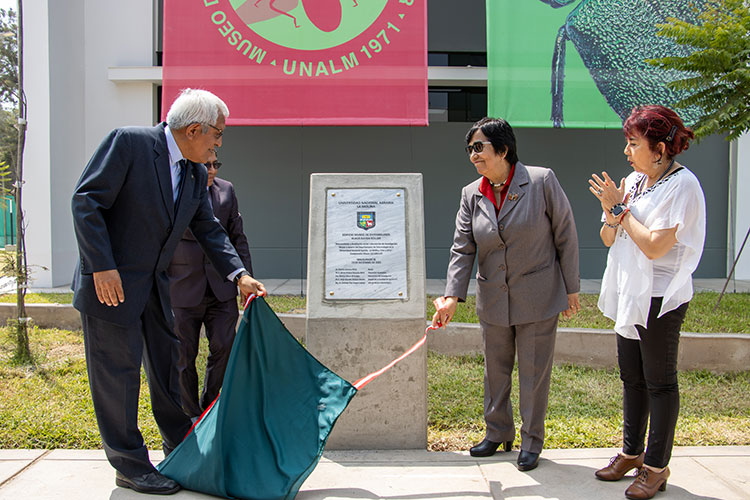 El nuevo edificio alberga laboratorios especializados en sistemática y taxonomía, entomología agrícola, médica y veterinaria, control biológico y ambiental, sanidad apícola, acarología y aracnología