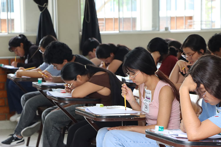 Postulantes rindiendo el Examen de Admisión 2026-I en aulas de la UNALM