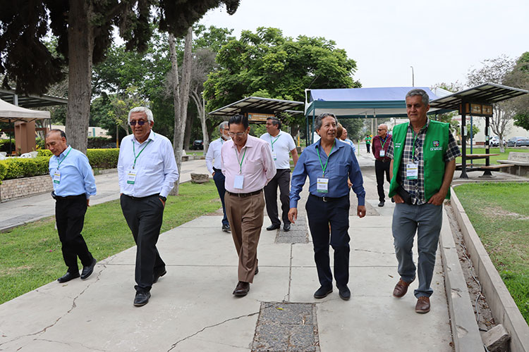 Supervisión del Examen de Admisión 2026-I por autoridades de la UNALM durante la jornada de evaluación