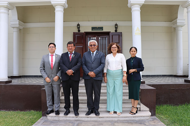 Vista exterior del Salón de Grados de la UNALM en el contexto de la firma del convenio marco.