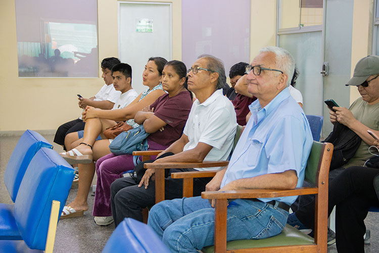Estudiantes ingresantes de la UNALM en los módulos de triaje y atención médica integral
