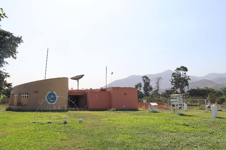 Exterior del Observatorio Meteorológico Alexander Von Humboldt de la UNALM
