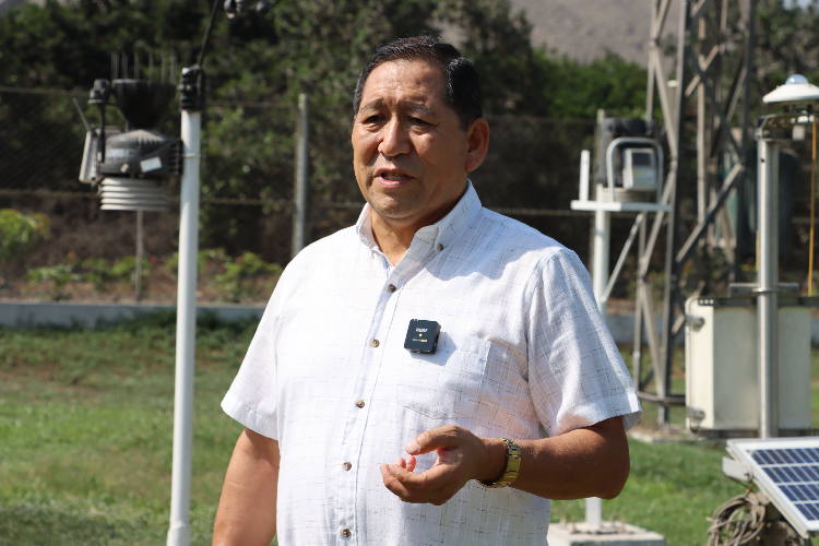 Instrumentos de medición atmosférica en la estación meteorológica