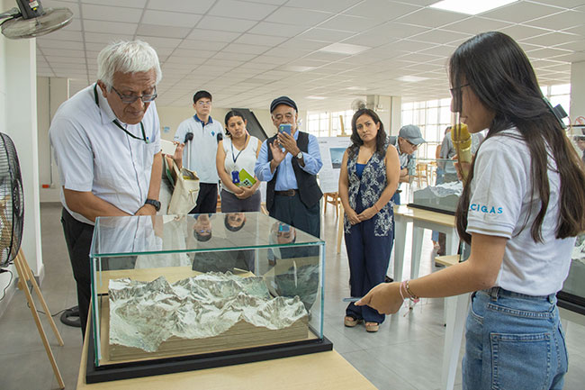 Inauguración del Salón de los Glaciares