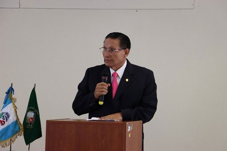 Dr. Néstor Montalvo, Decano de Ingeniería Agrícola, interviene durante las actividades del Día Mundial del Agua