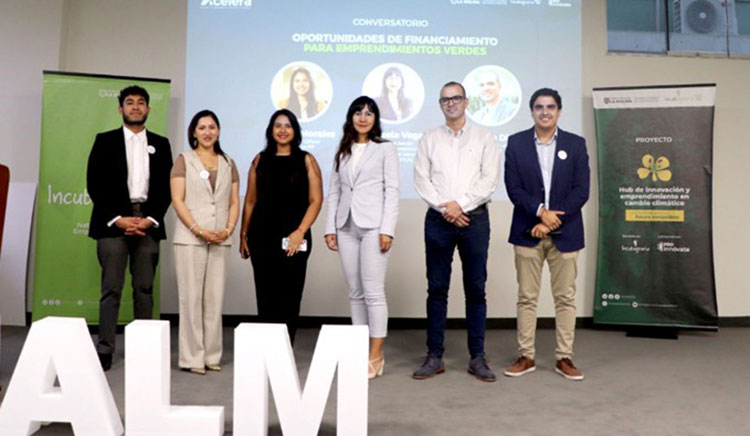 Especialistas en conversatorio sobre finanzas