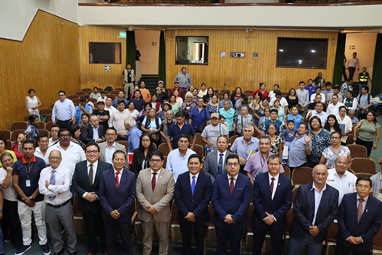 Autoridades y asistentes al conversatorio por el Día Mundial del Agua en la UNALM