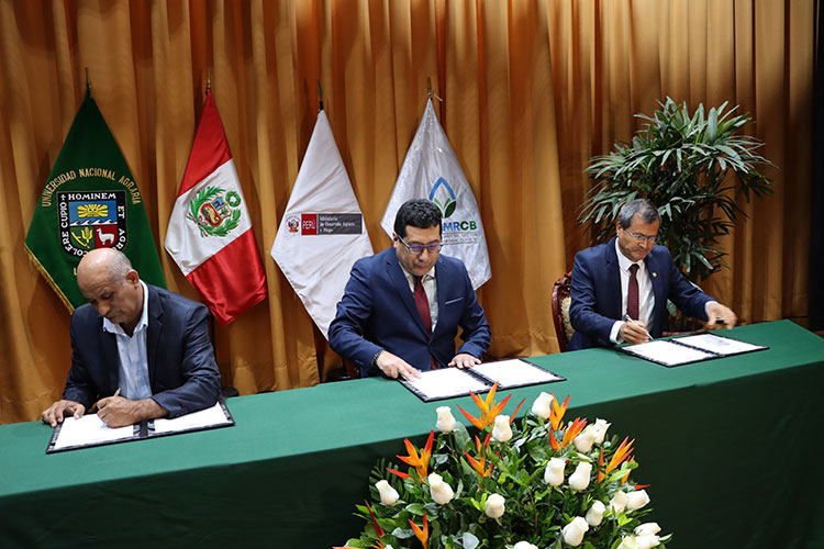 Firma de convenio entre MIDAGRI, UNALM y Junta de Usuarios del Sector Hidráulico Menor Rímac